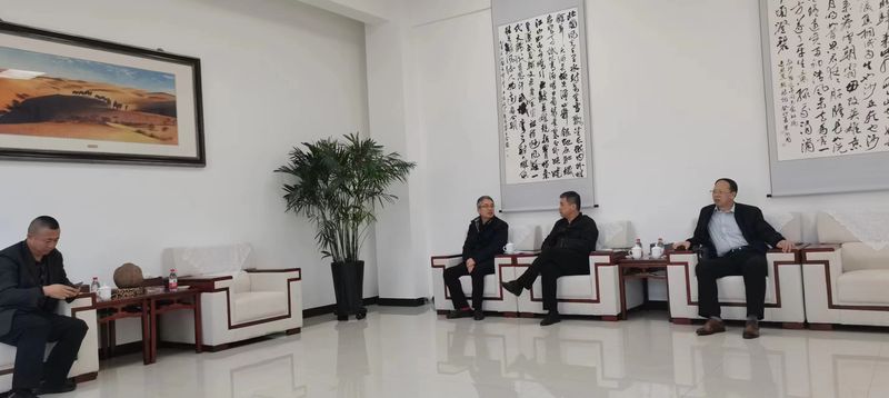 公司與哈密市政府領(lǐng)導(dǎo)洽談公司新疆發(fā)展思路，加大助力新疆能源發(fā)展！
